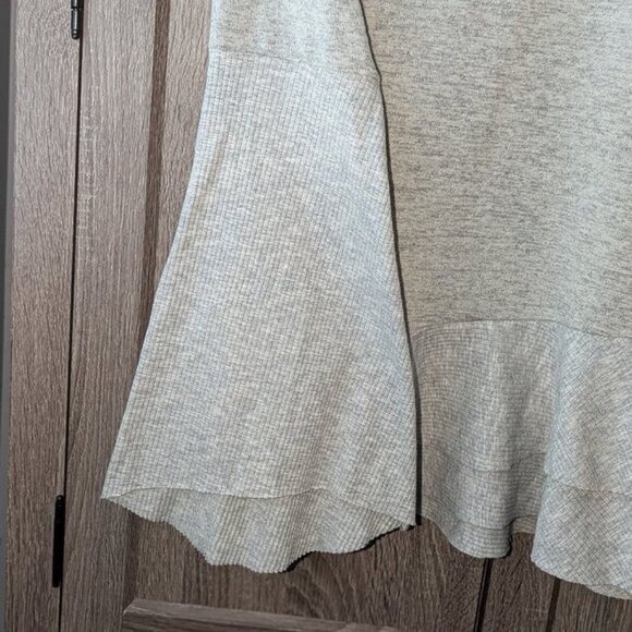 NEW Hem & Thread Solid Ribbed Ruffled Hem Bell Flared Long Sleeves Top Shirt NWT - Picture 3 of 4